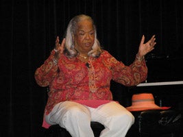 Della Reese speaks to students at the Institute
